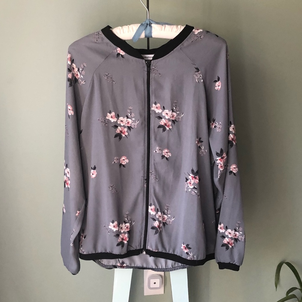 Maurice’s floral zipper top! Plus size 1